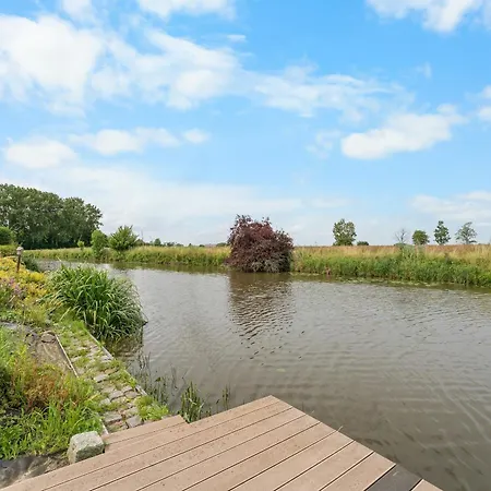 Kanalufer-oase In Eilsum *